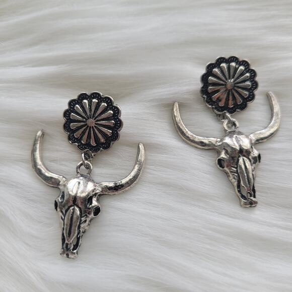 Bull Head Post Dangle Earrings Western Boho‎ Alloy Silver Plated - Picture 1 of 4